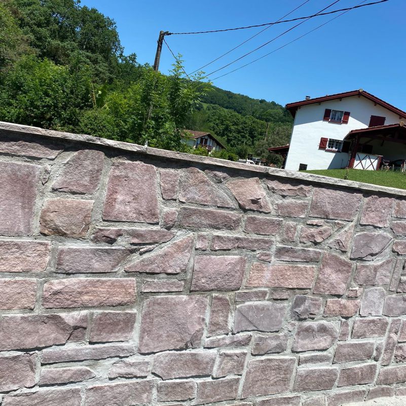 Réalisation de murs en pierre au Pays Basque