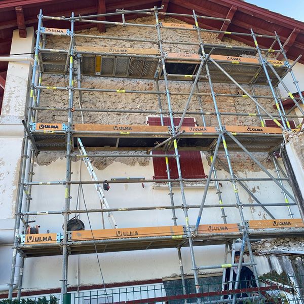 Rénovation de façades à Cambo (64)