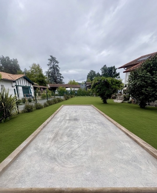 Création d'un terrain de pétanque à Cambo-les-bains | JDC Maçonnerie