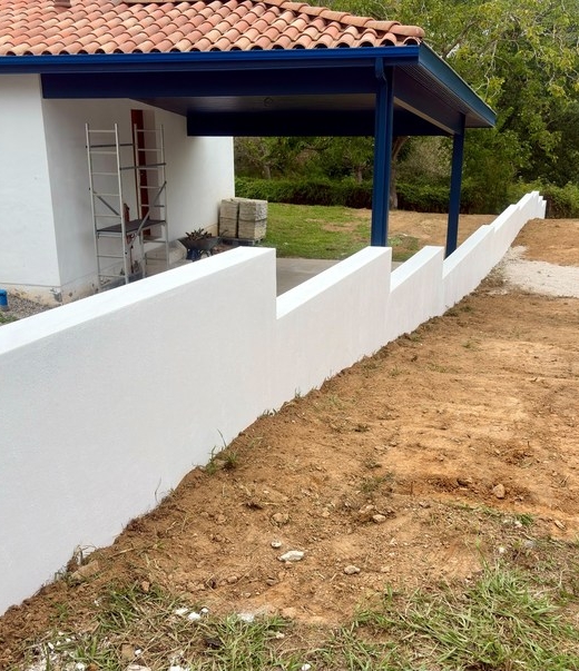 Création d'un mur de clôture à Cambo | JDC Maçonnerie