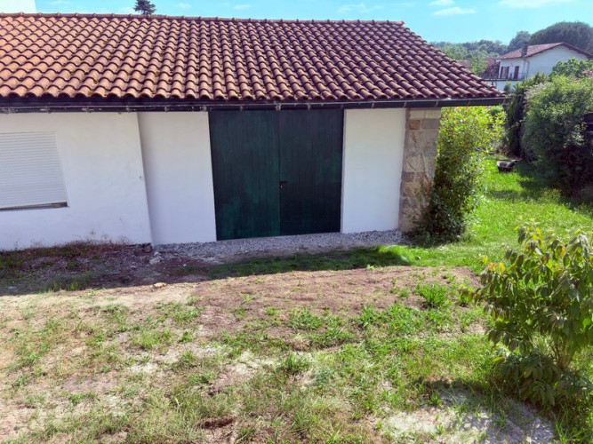 Fermeture et aménagement d'un garage à Cambo-les-bains