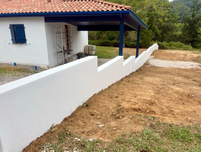 Création d'un mur de clôture à Cambo | JDC Maçonnerie