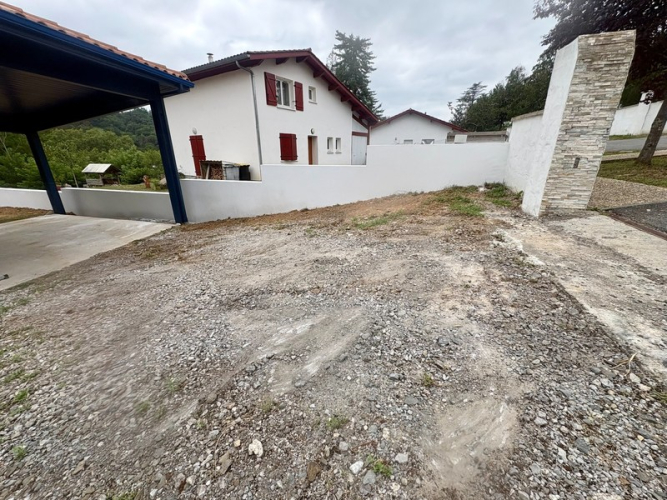 Création d'un mur de clôture à Cambo | JDC Maçonnerie